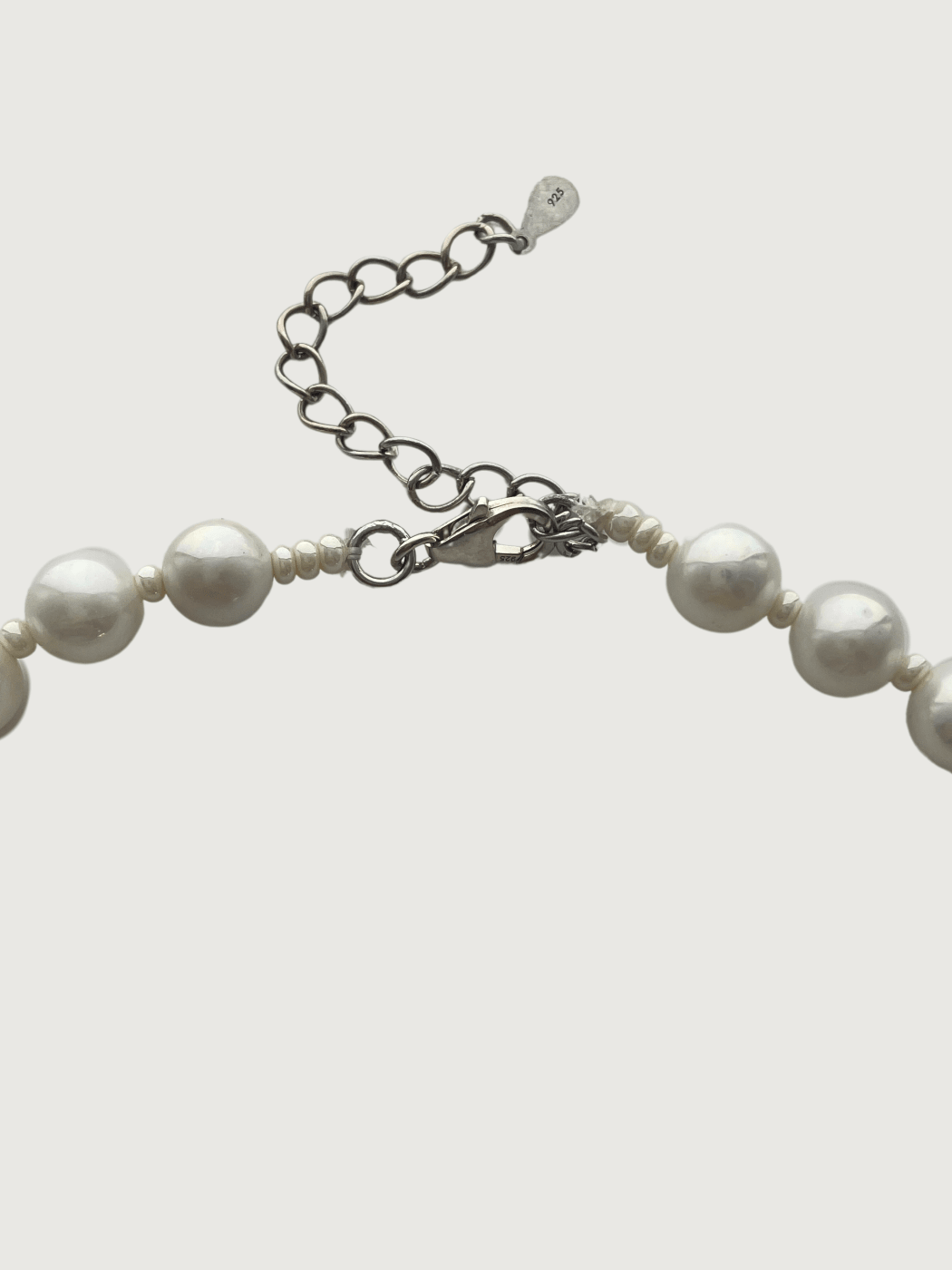nura graduating pearl necklace