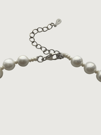 nura graduating pearl necklace