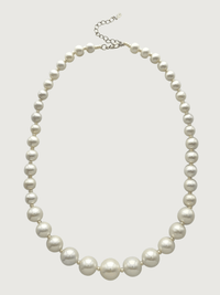nura graduating pearl necklace