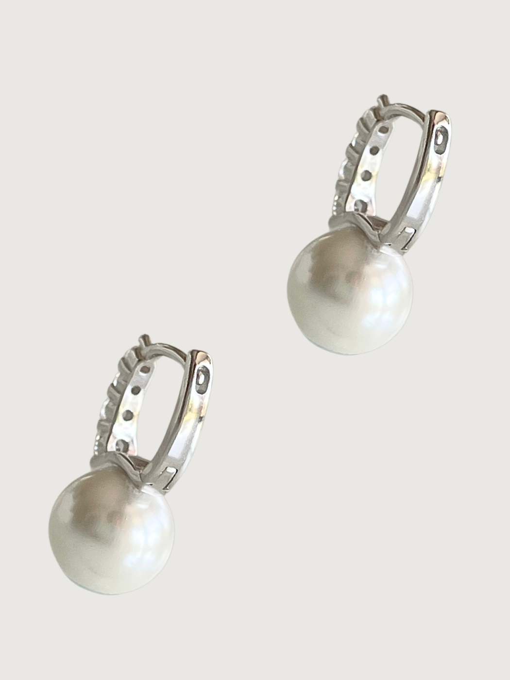 bianca pearl huggie hoop earrings
