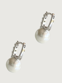 bianca pearl huggie hoop earrings