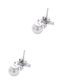 chloe pearl drop earring