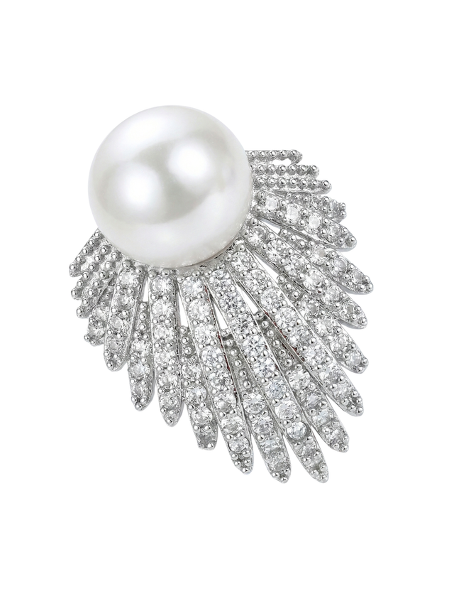 Close up of a single Evelyn earring showing the pearl and graduated pave fan